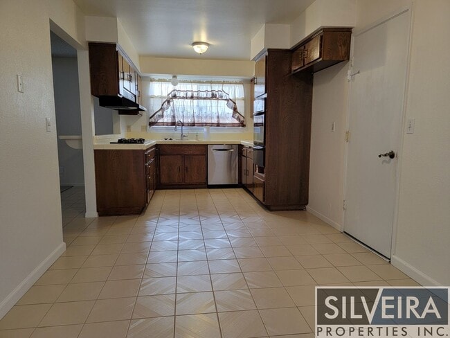 Building Photo - Charming 3 bed 2 bath home in Santa Maria