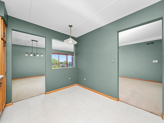 Building Photo - 5360 N Lowell Ave