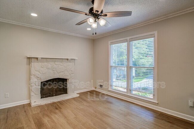 Building Photo - 4734 N Springs Rd NW