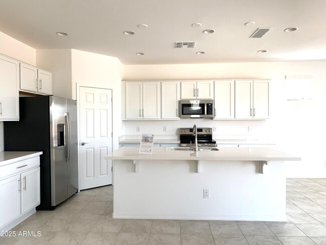Building Photo - 10865 E Tiburon Ave