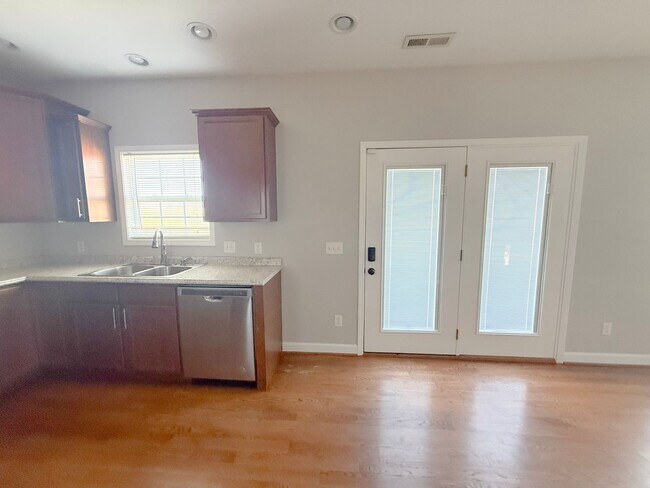 Building Photo - Spacious 4-Bedroom Home with Large Yard and Dual Garages in Cookeville  Property Description