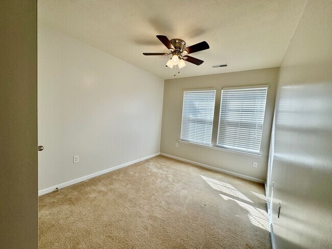 Building Photo - 3 Bed/ 2.5 Bath Townhome close to the interstate - Available 06/08/2026