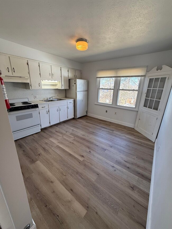 Building Photo - 1045 Moore St