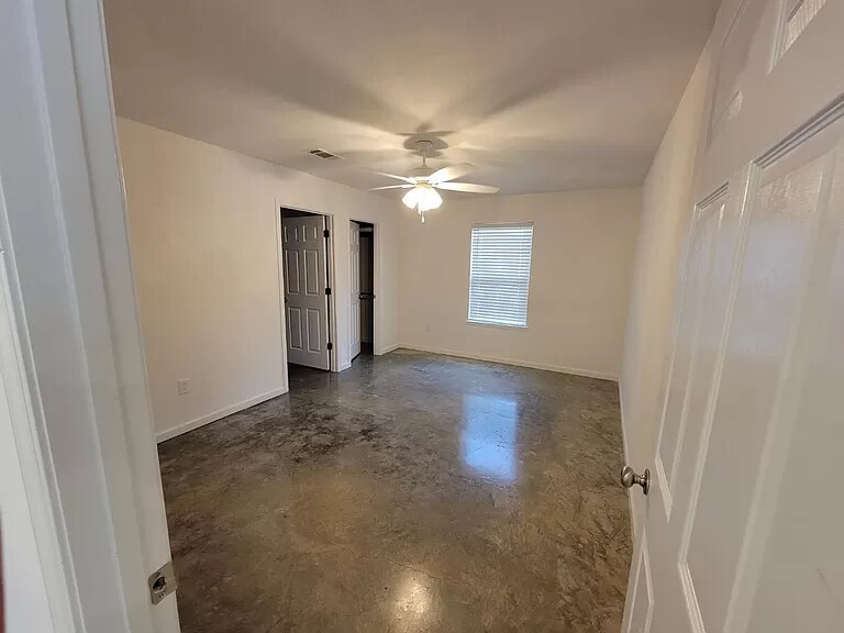 Building Photo - 244 Skylane Dr