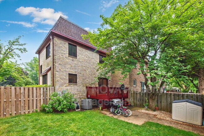 Building Photo - 10343 Bushman Dr