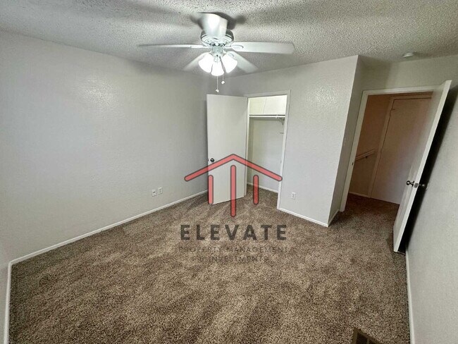 Building Photo - "Charming 3-Bedroom Townhouse Oasis with 2...