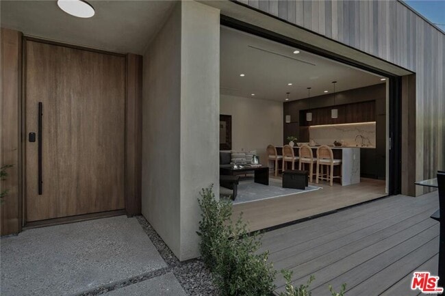 Building Photo - 4939 Petit Ave