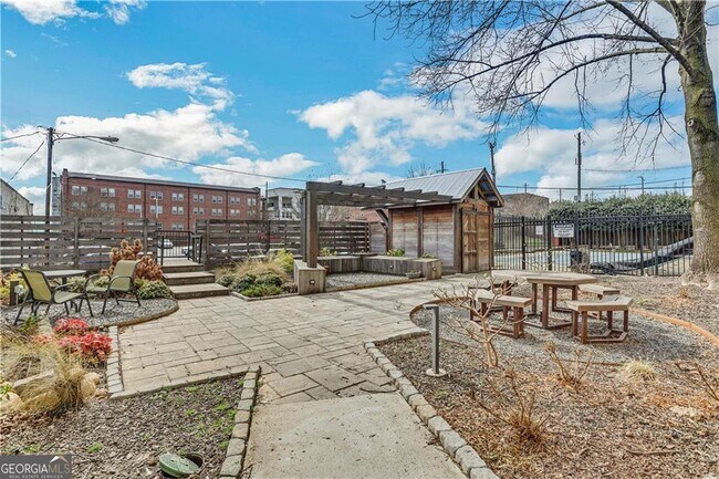 Building Photo - 172 Haynes St SW
