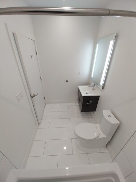 Building Photo - 1169 Hope St