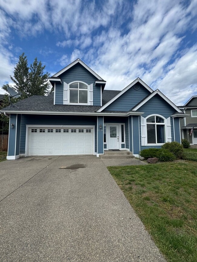 Building Photo - Large 4 Bed Rental in Established Neighborhood