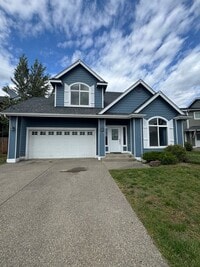 Building Photo - Large 4 Bed Rental in Established Neighborhood