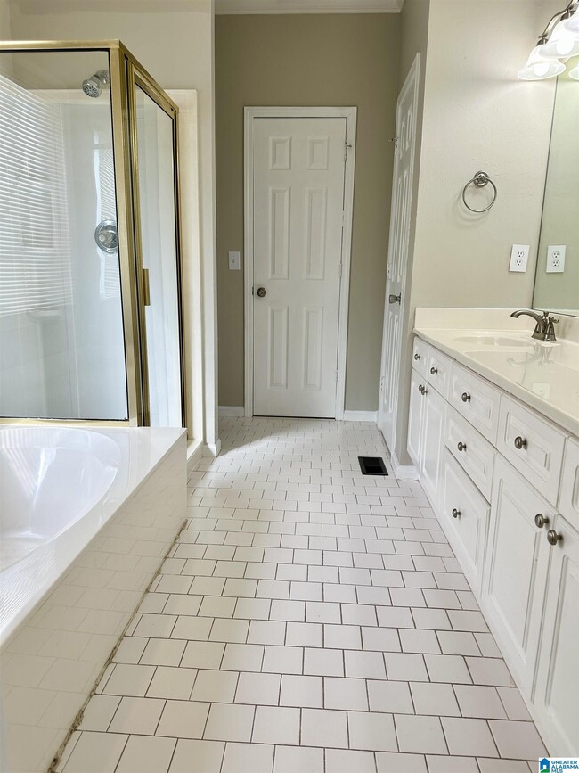 Building Photo - 515 Meadow Ridge Cir