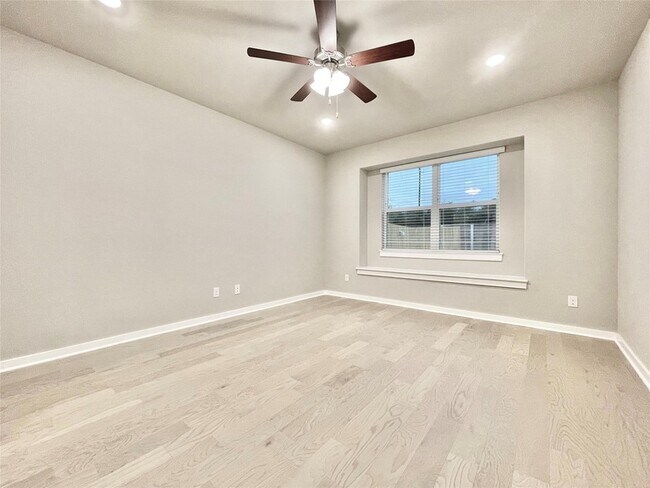 Building Photo - 2415 Lakey Cv