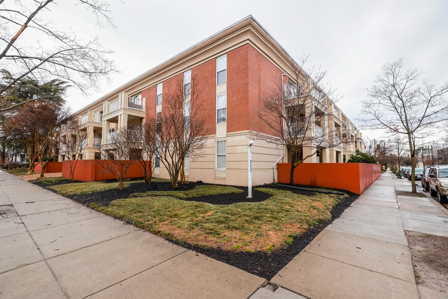 Building Photo - 2100 Grove Ave