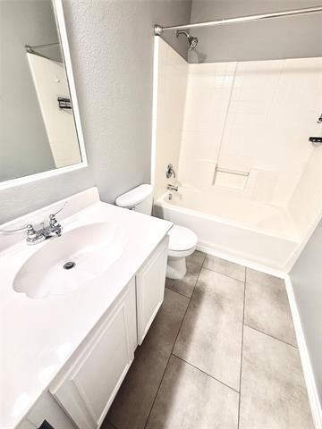 Building Photo - 4000 Juniper Ct