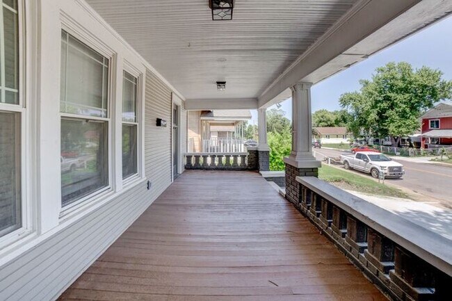 Building Photo - 3/2.5 Dream Home With Lots Of Charm