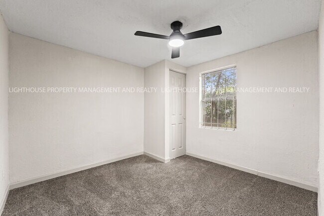Building Photo - Renovated 3 Bedroom Home With Screened Porch