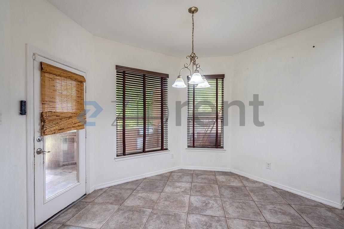 Building Photo - Unit