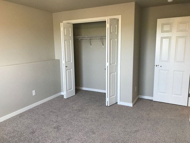 Building Photo - 4 bed 3 bath Single Family Home
