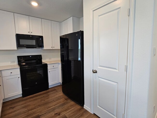 Building Photo - New 4 Bed / 2.5 Bath Home in Jarrell