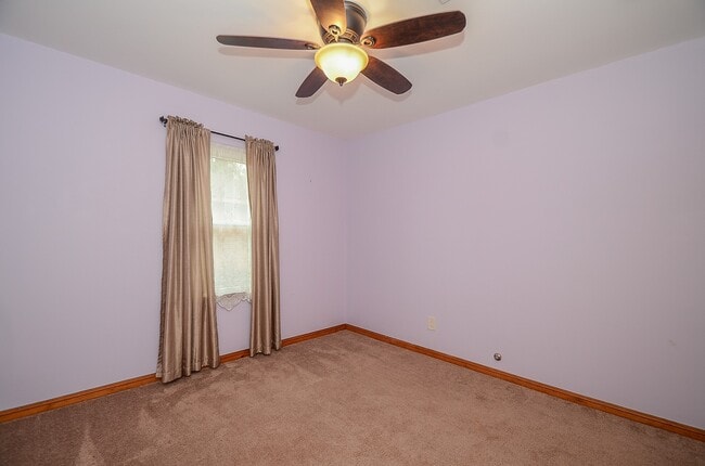 Building Photo - 142 Victoria Dr