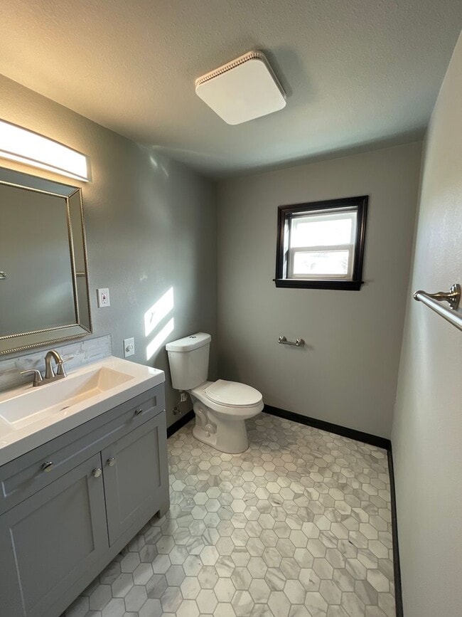 Building Photo - Country Living - 3 Bedroom / 2 Bathroom Ho...