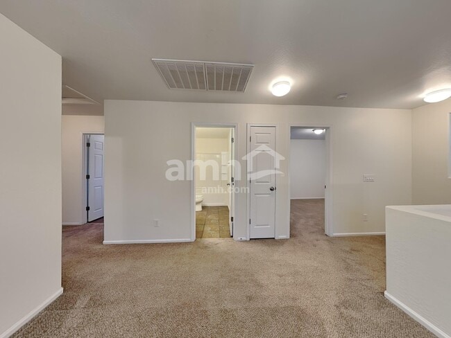 Building Photo - 1033 S Deerfield Ln