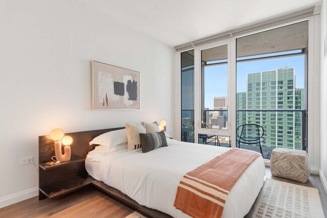 Building Photo - 1000 S Michigan Ave