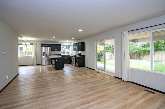 Building Photo - Charming 3BR/2.5BA in Desirable Gig Harbor...
