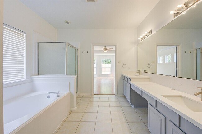 Building Photo - 14018 White Oak Gardens Dr
