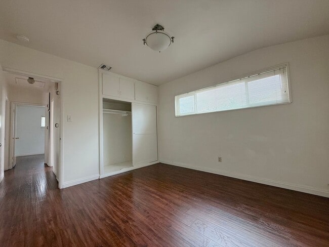 Building Photo - 4719 La Presa Ave