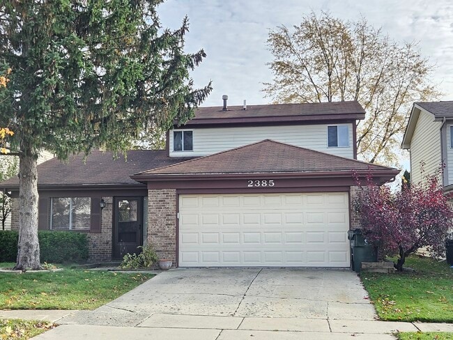 Primary Photo - 2385 Goldfinch St