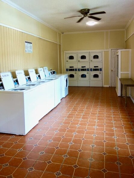 Building Photo - 1212 Glen Garden Dr