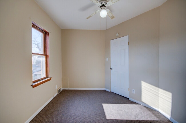 Building Photo - 400 Moran St