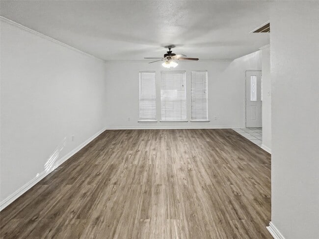 Building Photo - 611 Mariposa Dr