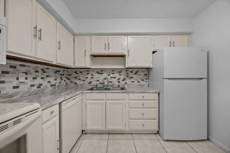 Building Photo - 9905 Pineapple Tree Dr