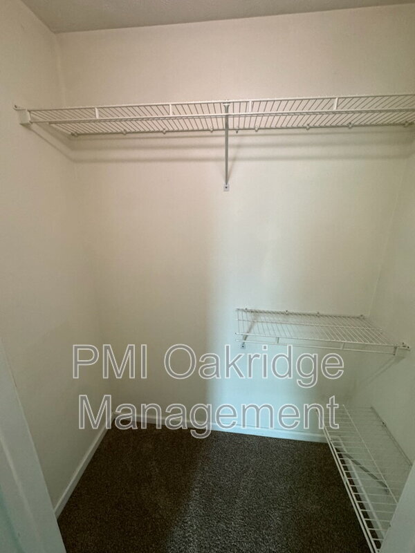 Building Photo - 120 Heather Rd