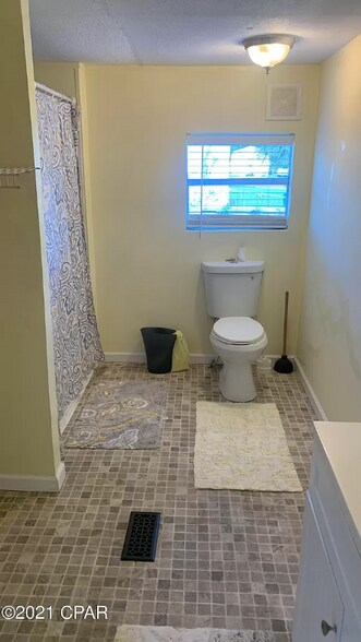 Building Photo - 6728 Sunrise Dr