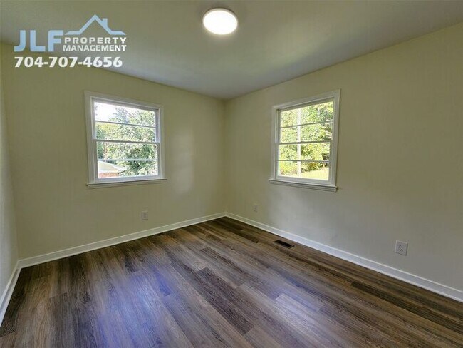 Building Photo - Fully Remodeled 3 Bed/1.5 Bath Ranch in Be...