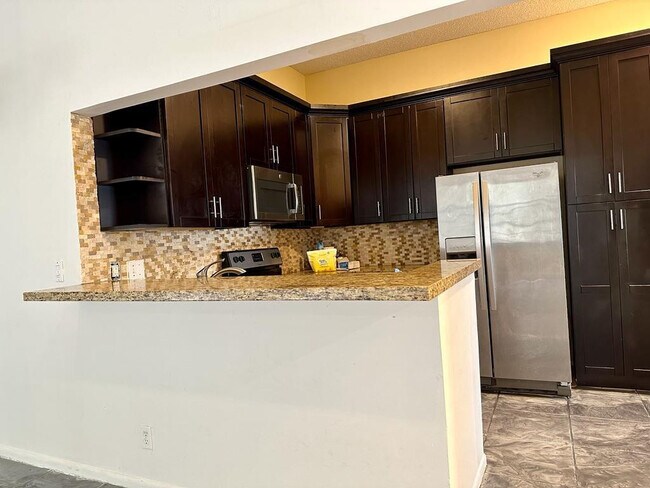 Building Photo - 5438 Verona Dr