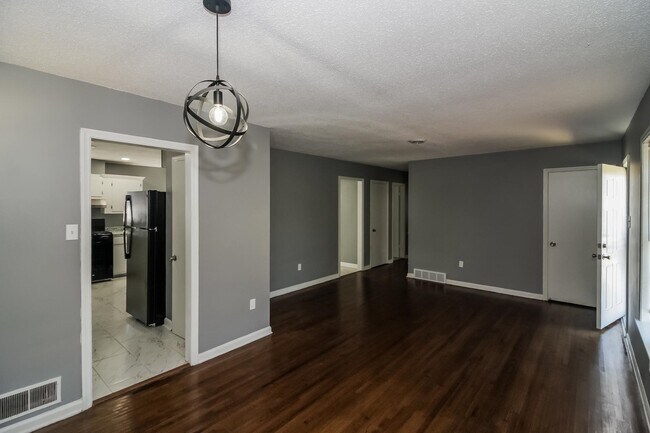 Building Photo - 4559 Cottonwood Rd