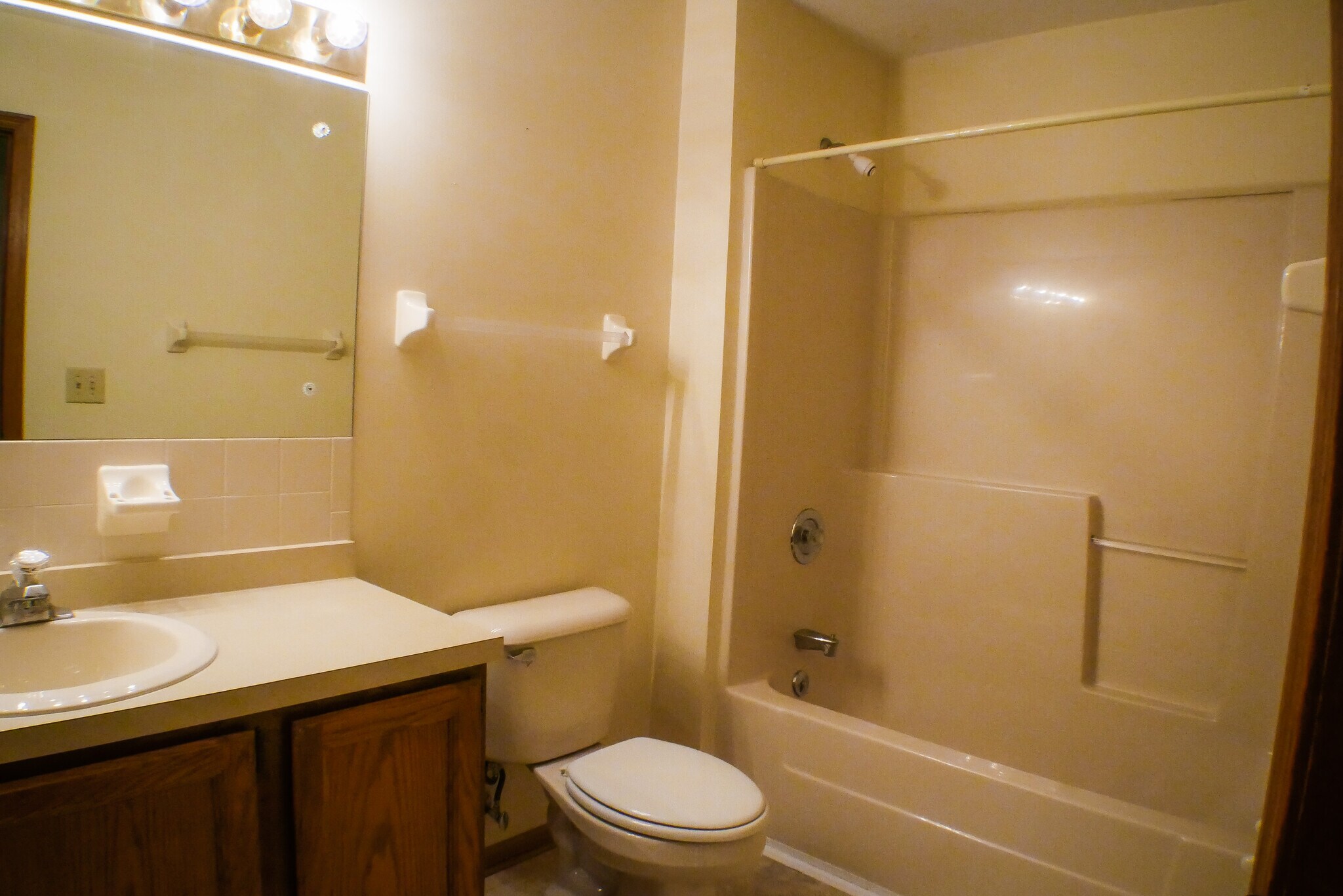 Building Photo - 3858 S Chalet Cir