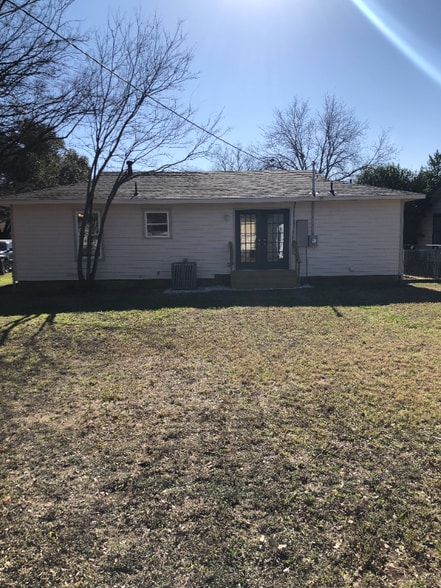 Building Photo - 1006 Bales St