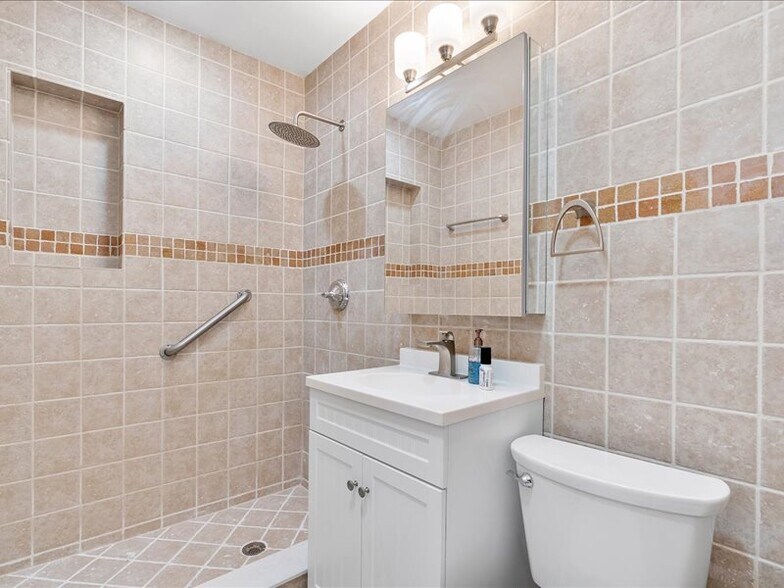 Bathroom 2 - 6470 SW 38th St
