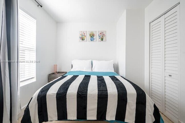 Building Photo - 8028 NW 5th Ct