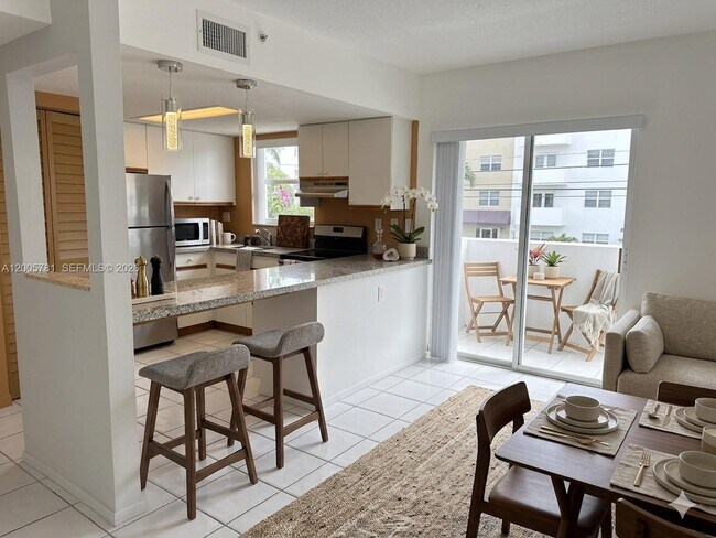 Building Photo - 3052 SW 27th Ave