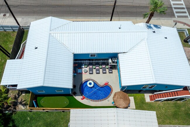 Building Photo - 602 N Palimino Dr