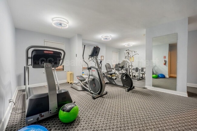 Building Photo - 1765 E 55th St