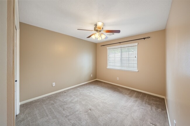 Building Photo - 7911 Hidden Oaks Ln