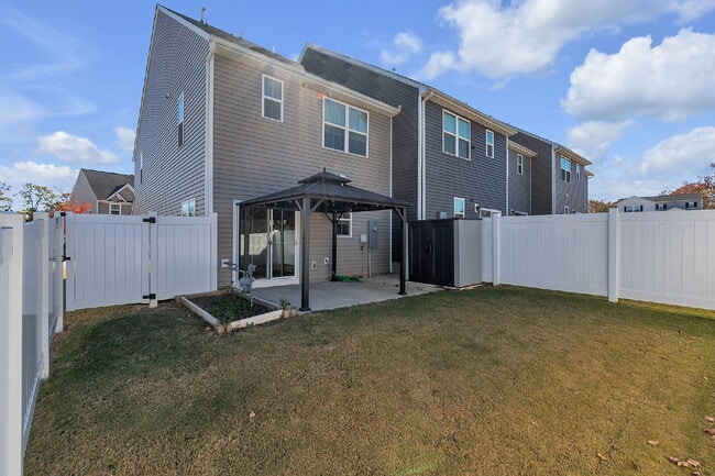 Building Photo - Beautiful 3 Bedroom, 2.5 Bathroom Townhome with 1-Car Garage $1,650/mo rent